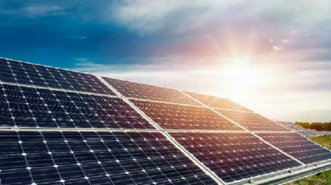 रूफटॉप सोलर उपभोक्ताओं पर असर, अतिरिक्त बिजली की खरीद दर घटाकर दो रुपये..