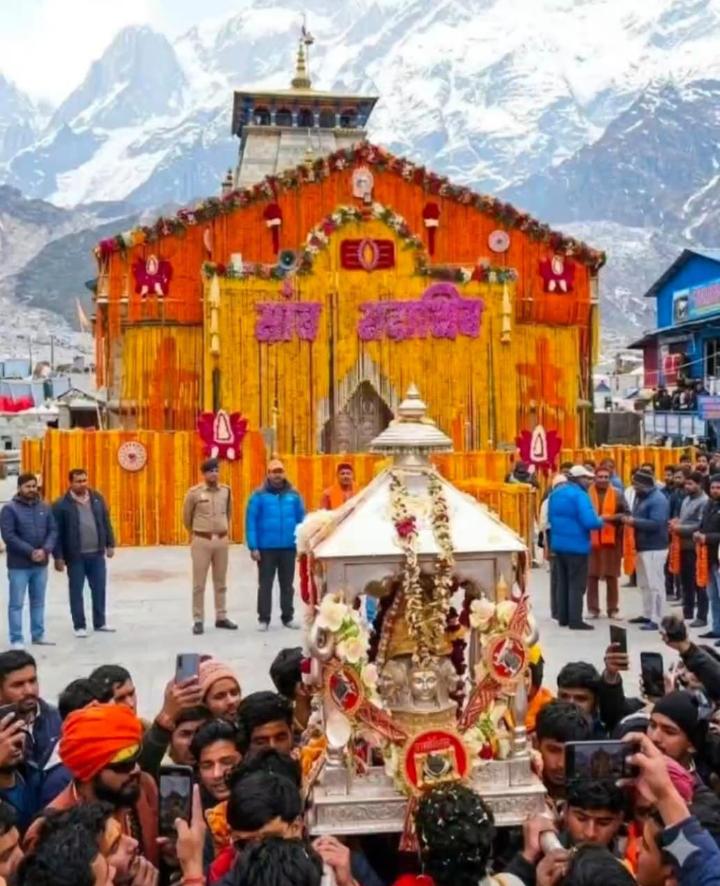 भव्य आस्था का उत्सव: केदारनाथ धाम के कपाट खुले, जयकारों से गूंजा पूरा परिसर