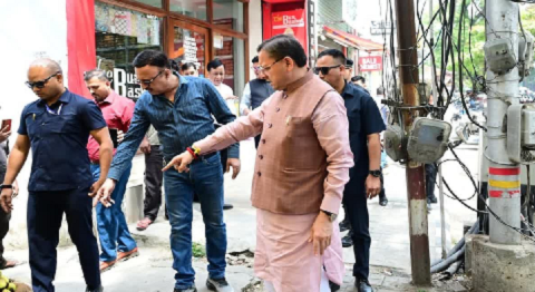 सीएम धामी का ग्राउंड एक्शन, हेल्पलाइन शिकायत पर मौके पर पहुंचे..
