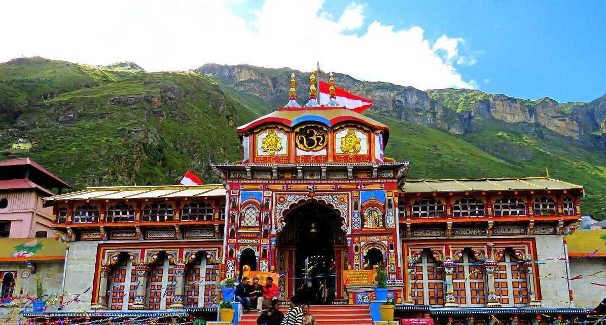 भक्ति और परंपरा का संगम: बदरीनाथ धाम में कल खुलेंगे कपाट, गूंजे ‘जय बदरीविशाल’ के जयकारे