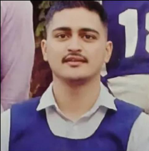 टिहरी के दिव्यांशु तोपवाल बने भारतीय नौसेना में सब-लेफ्टिनेंट..