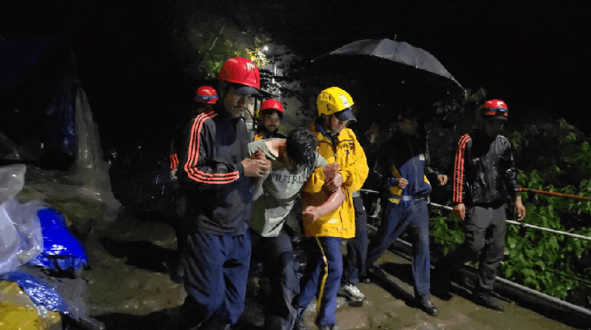 केदारनाथ यात्रा मार्ग पर बड़ा हादसा टला, खाई में गिरे युवक को SDRF ने बचाया..