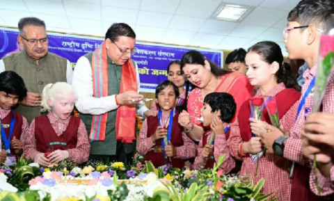 सीएम धामी ने दिव्यांग बच्चों के साथ मनाया जन्मदिन..