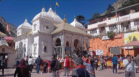गंगोत्री में पहली बार 7.87 लाख पहुंचा श्रद्धालुओं का आंकड़ा..