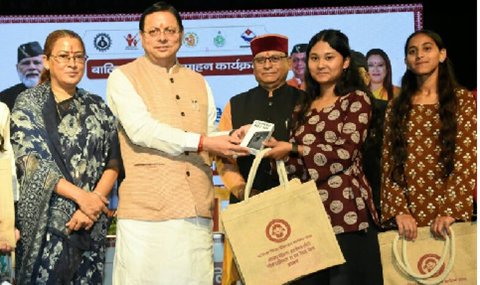 अंतरराष्ट्रीय बालिका दिवस पर मेधावी छात्राओं का सम्मान, शिक्षा के लिए किया प्रोत्साहित..
