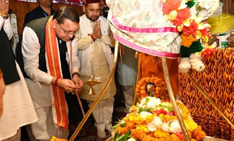 25 साल के सार्वजनिक सफर पर PM मोदी के लिए विशेष पूजा..