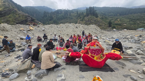 धराली के प्राचीन कल्प केदार मंदिर के जीर्णोद्धार की उम्मीद बढ़ी, मलबा हटाने का काम शुरू..