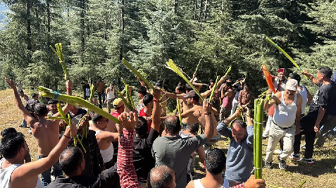 जौनसार-बावर में दशहरे पर अनोखा गागली युद्ध..